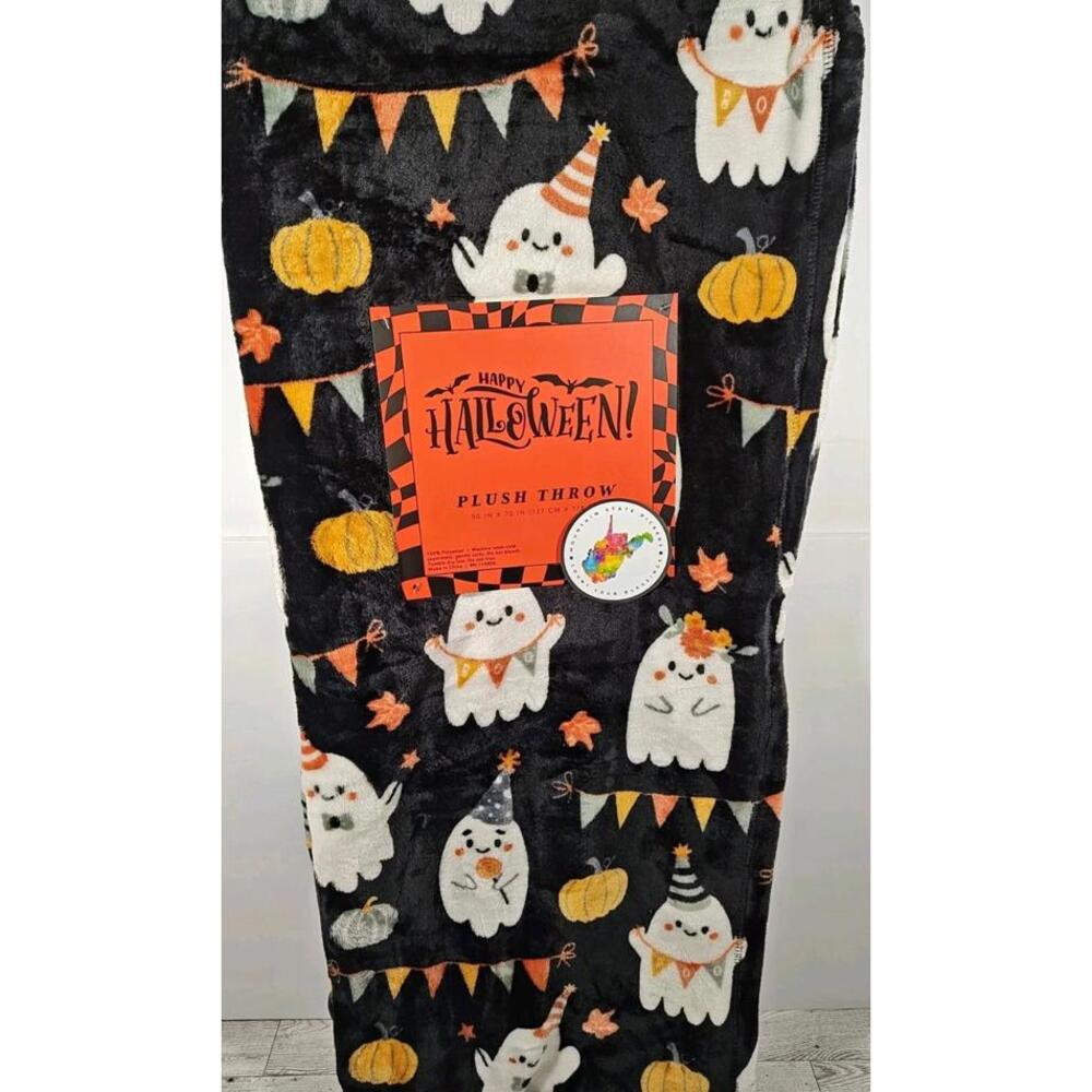 Happy Halloween Oversized 50X70 Plush Printed Throw Blanket Ghosts Pumpkins NEW